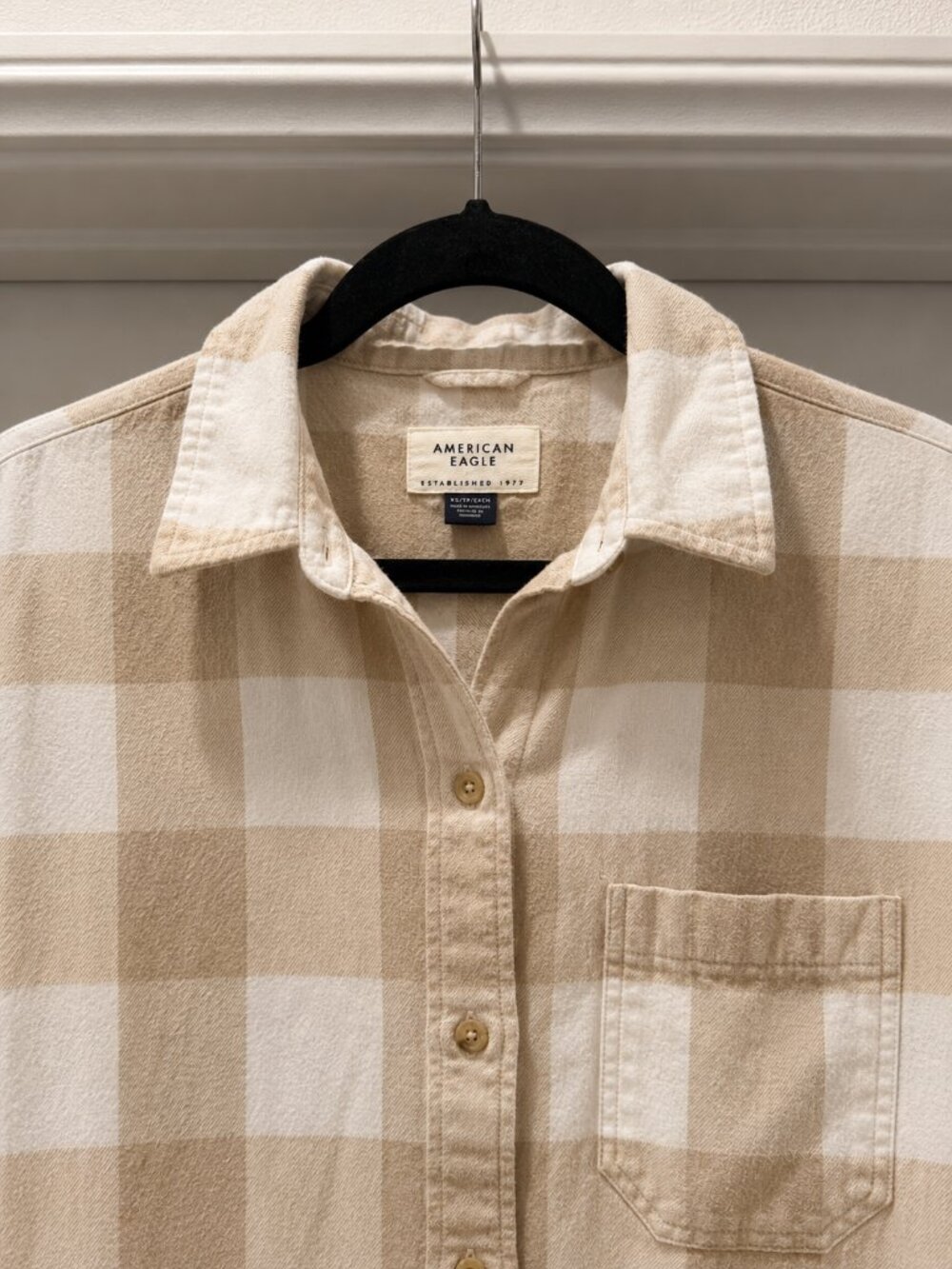 American Eagle Plaid Flannel Button-Up Shirt XS Cream Beige - Picture 3 of 3